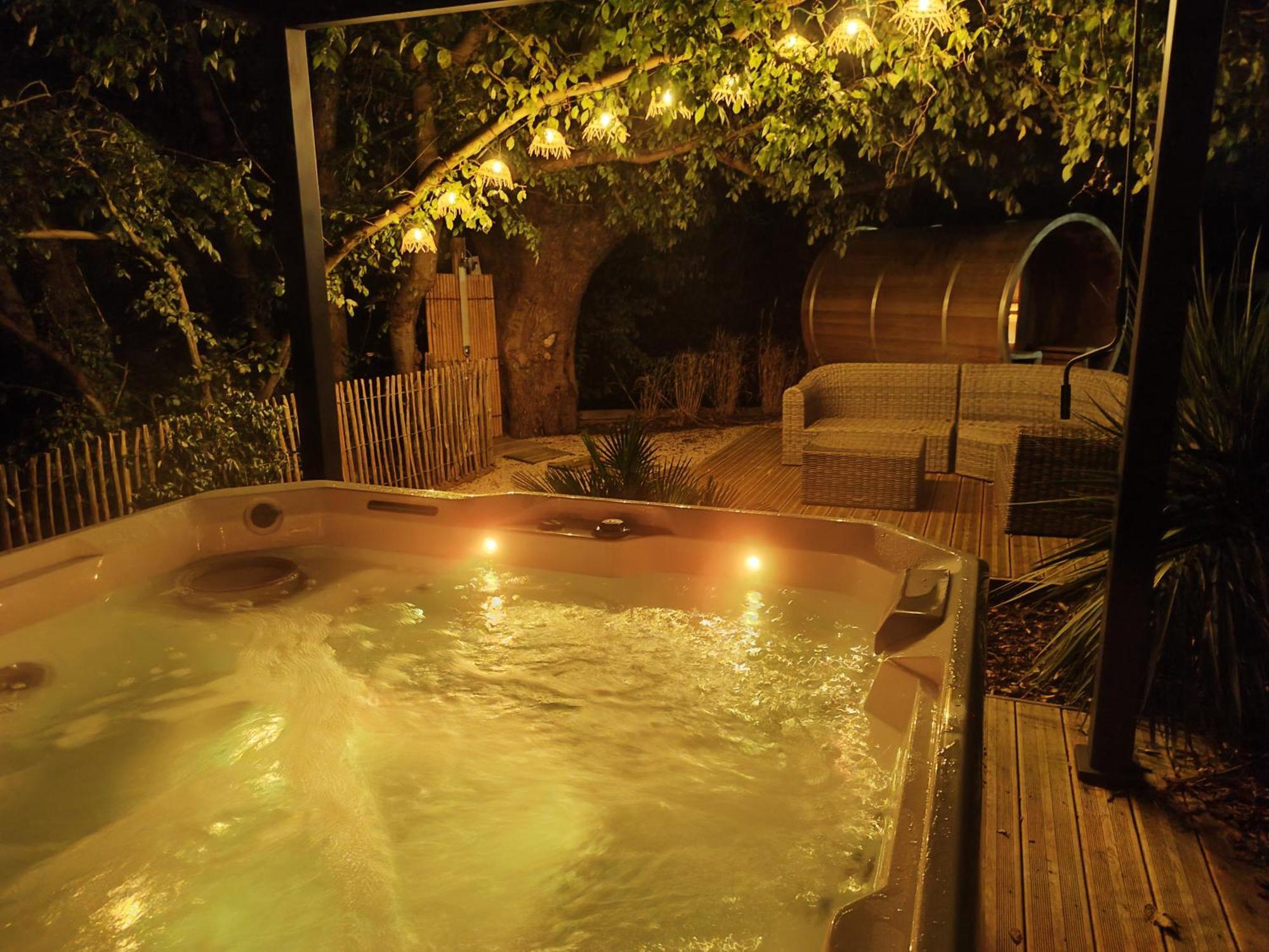 Le Domaine De Pivette Chambre Climatisee Et Insolite Avec Terrasse Privative Avranches Habitación foto